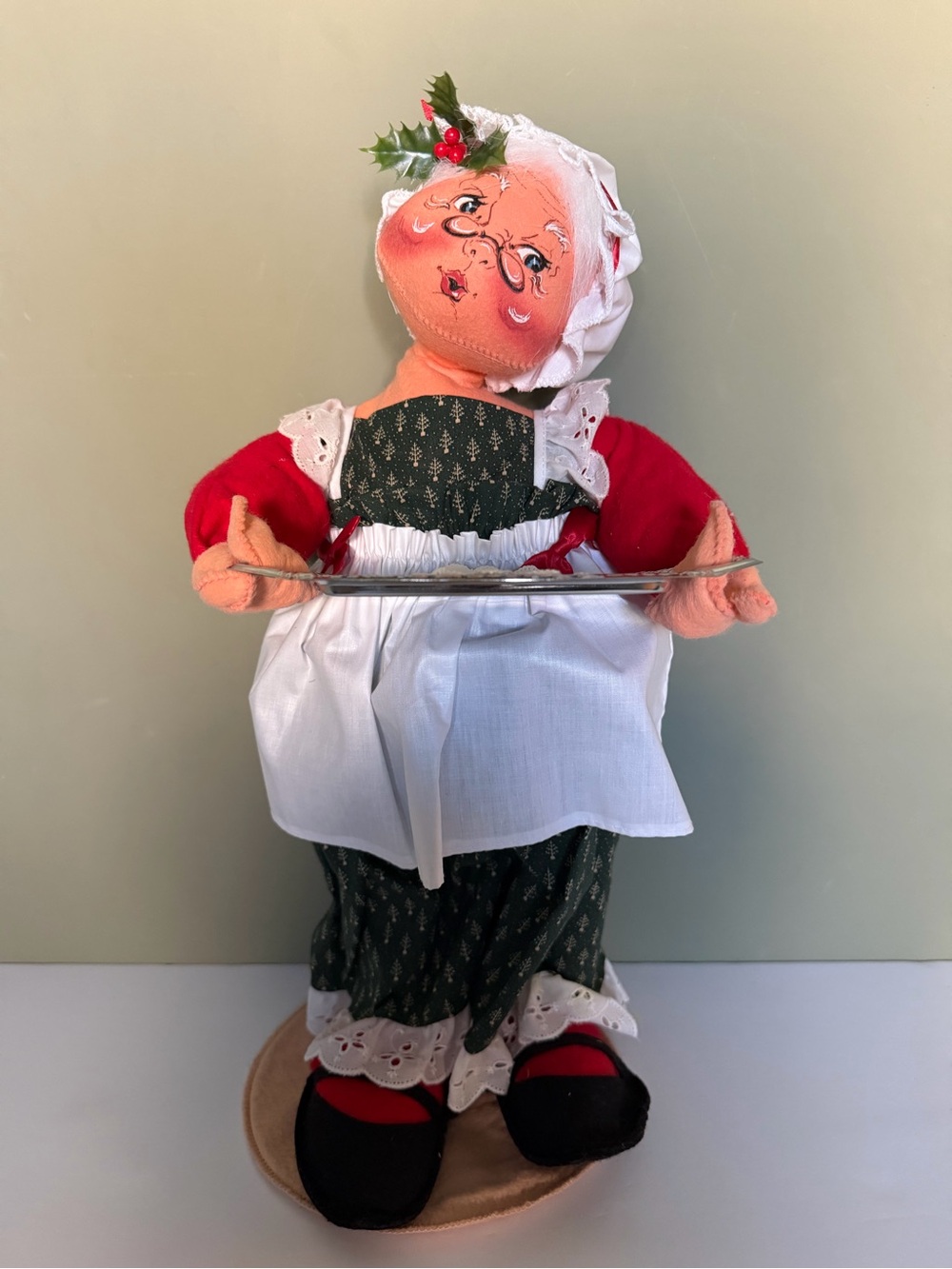 Vintage 18in Annalee Mrs. Santa Mrs. Claus Cloth/Felt Doll 1992 w/Tray Christmas